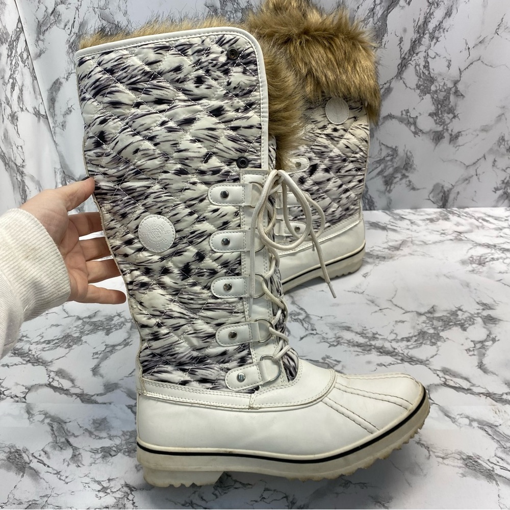 Global Win White & Grey Quilted Faux Fur Lace up Snow Boots Size 9
